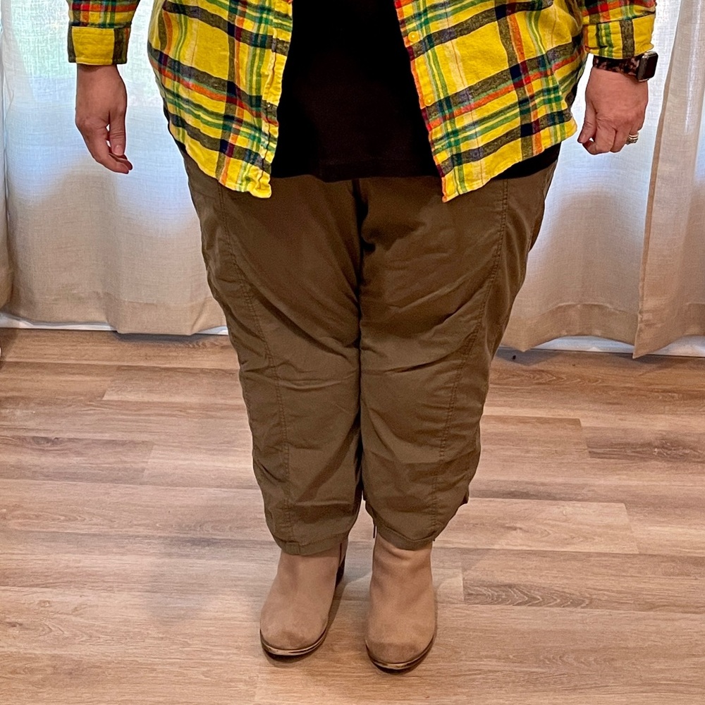 Olive cargo style pant from Torrid size 30
